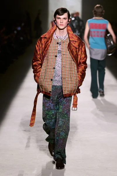 Look 44